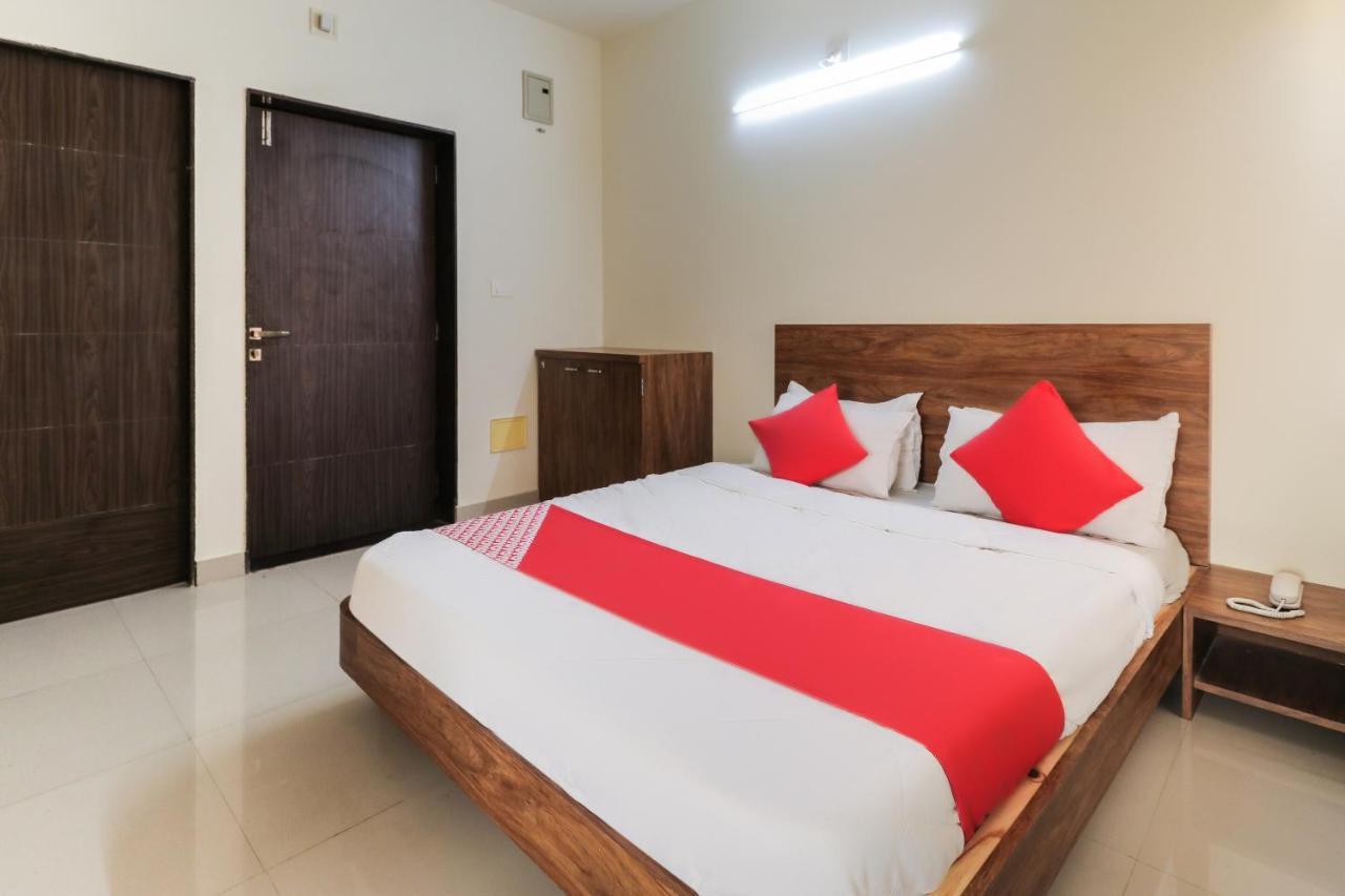 Oyo 63903 Hotel Shree Ram Villa Dwārka Kültér fotó